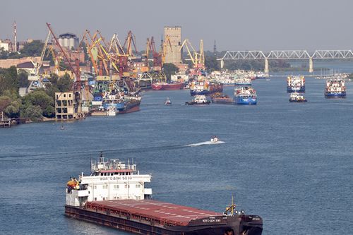 俄罗斯与土耳其方合作,紧急修复马里乌波尔港,首船启运